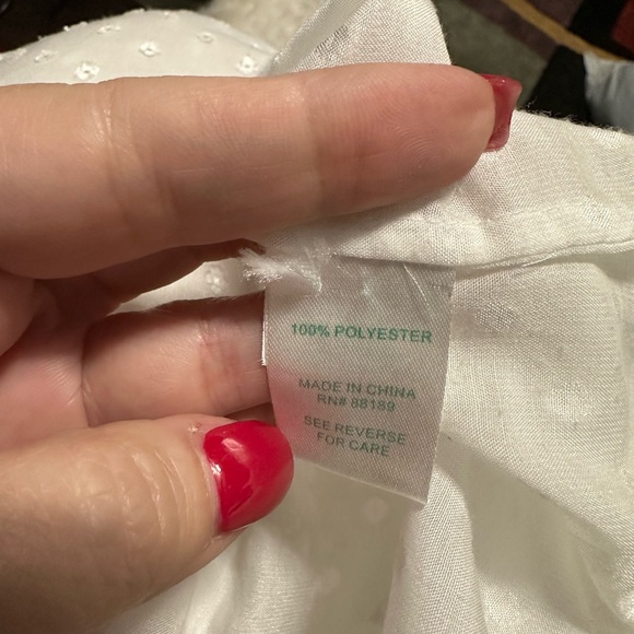 Lilly Pulitzer white top in size S. Beautiful detail throughout. Lilly buttons - Picture 2 of 12